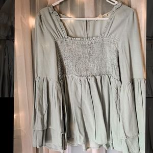 Women’s Bell Bottom Sleeve Top